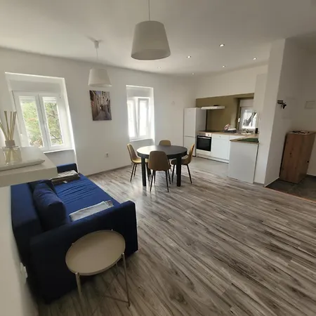 Διαμέρισμα Yellow Πούλα