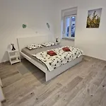 Apartament Yellow *